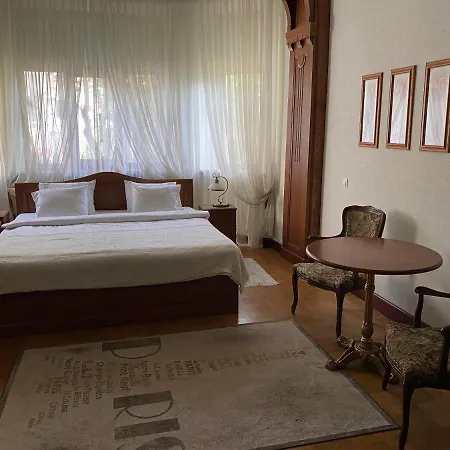 Kert Free Parking Apartmanhotel