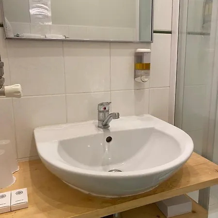 Kert Free Parking Apartmanhotel 3*