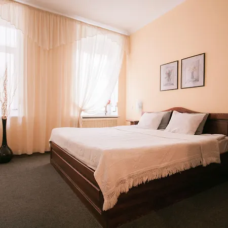 Kert Free Parking Apartmanhotel 3*