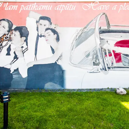 Kert Free Parking Apartmanhotel