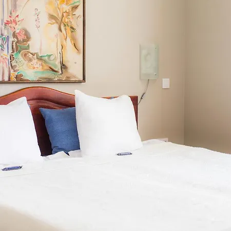 Apartmanhotel Kert Free Parking 3*