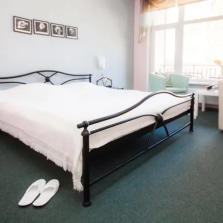 Kert Free Parking Aparthotel