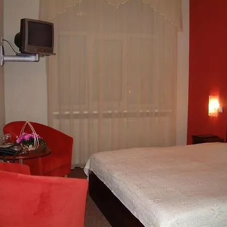 Kert Free Parking Aparthotel 3*