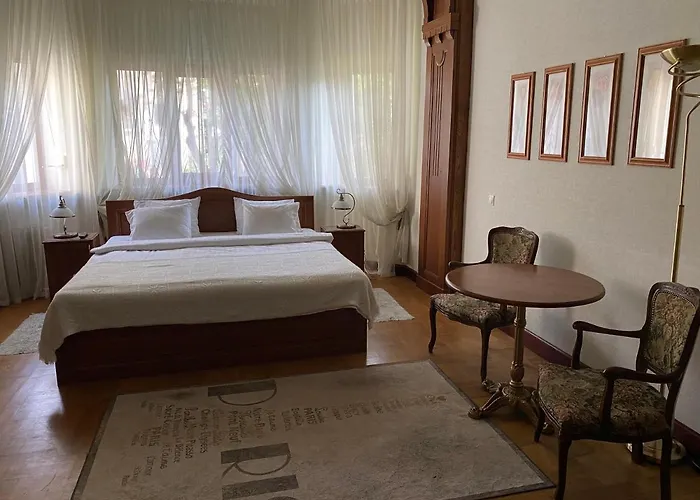 Kert Free Parking Aparthotel