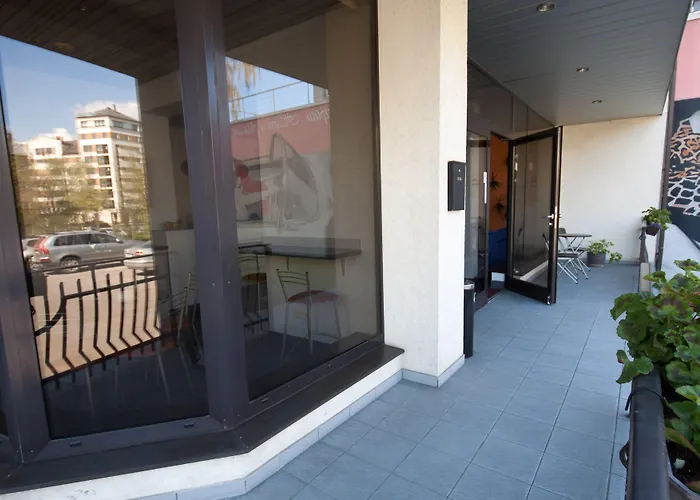 Kert Free Parking Aparthotel