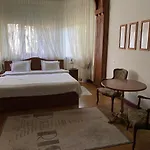 Kert Free Parking Aparthotel