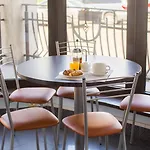 Kert Free Parking Aparthotel