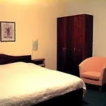 Aparthotel Kert Free Parking 3*
