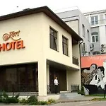 Kert Free Parking Aparthotel